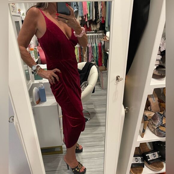 Yumi Kim Felicity Velvet Sleeveless Midi Dress in Wine.Size M - Picture 5 of 16